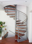 Spindeltreppen Stahl und Holz